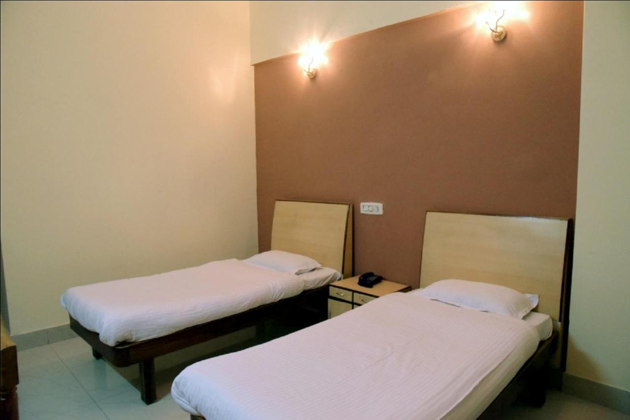 Hotel Krishna Palace, Ayodhya Экстерьер фото