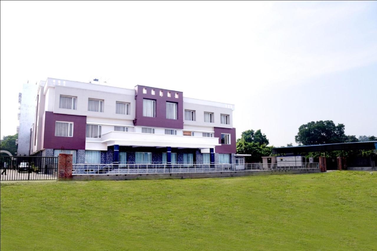 Hotel Krishna Palace, Ayodhya Экстерьер фото