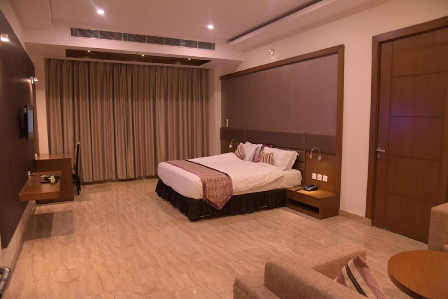 Hotel Krishna Palace, Ayodhya Экстерьер фото