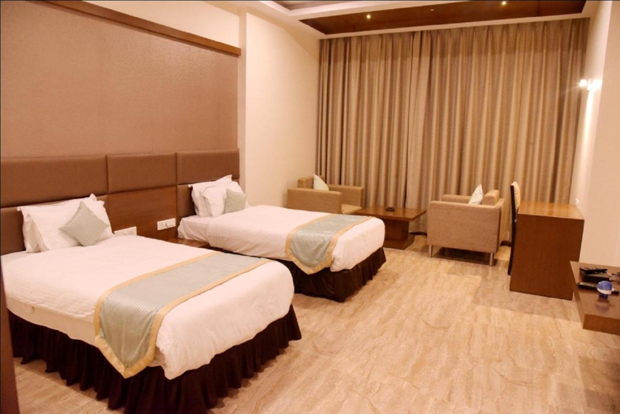 Hotel Krishna Palace, Ayodhya Экстерьер фото