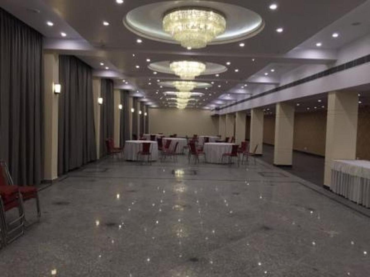 Hotel Krishna Palace, Ayodhya Экстерьер фото
