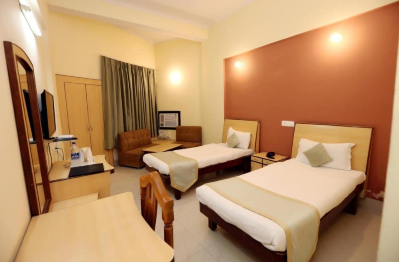 Hotel Krishna Palace, Ayodhya Экстерьер фото