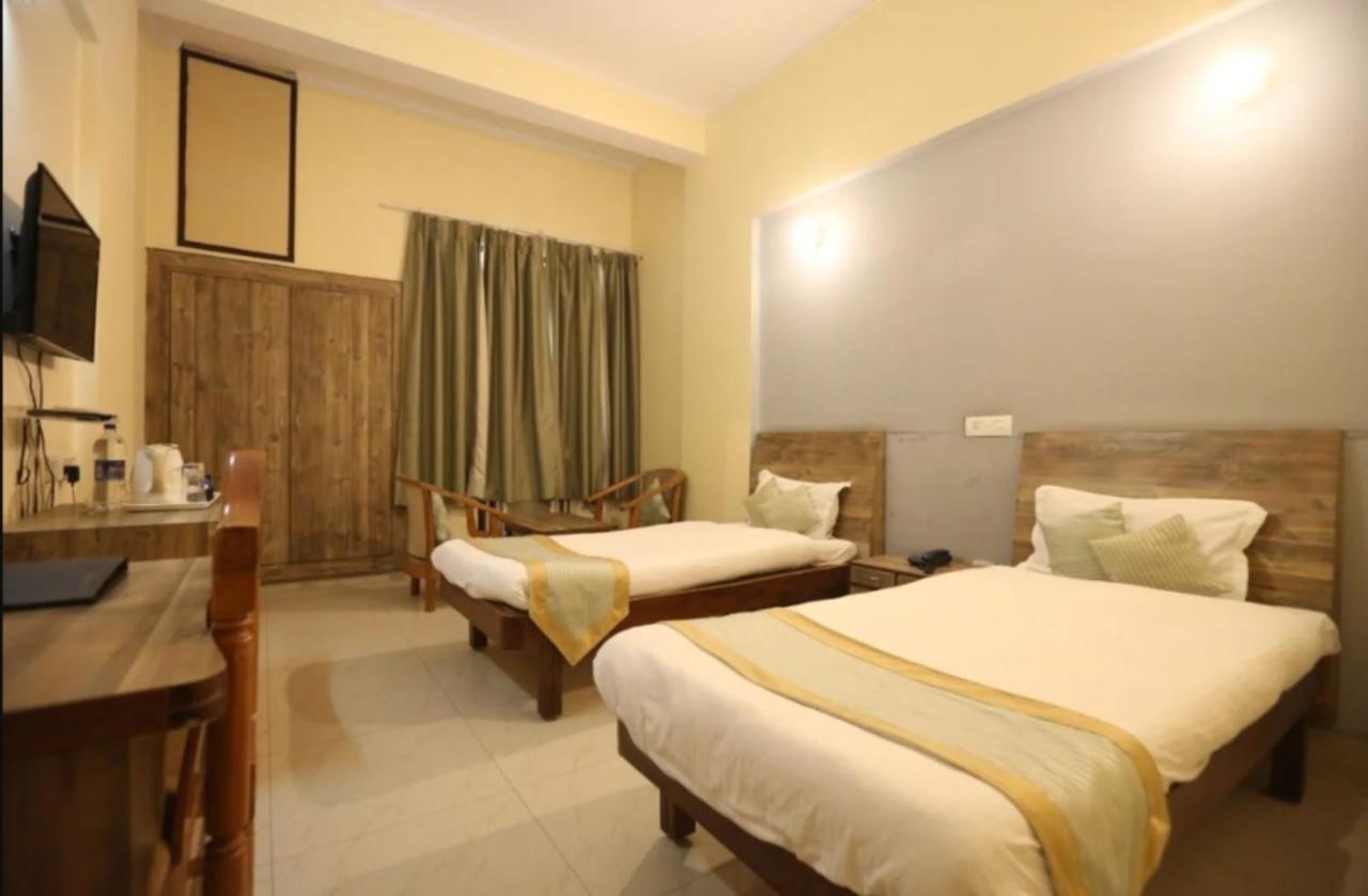 Hotel Krishna Palace, Ayodhya Экстерьер фото