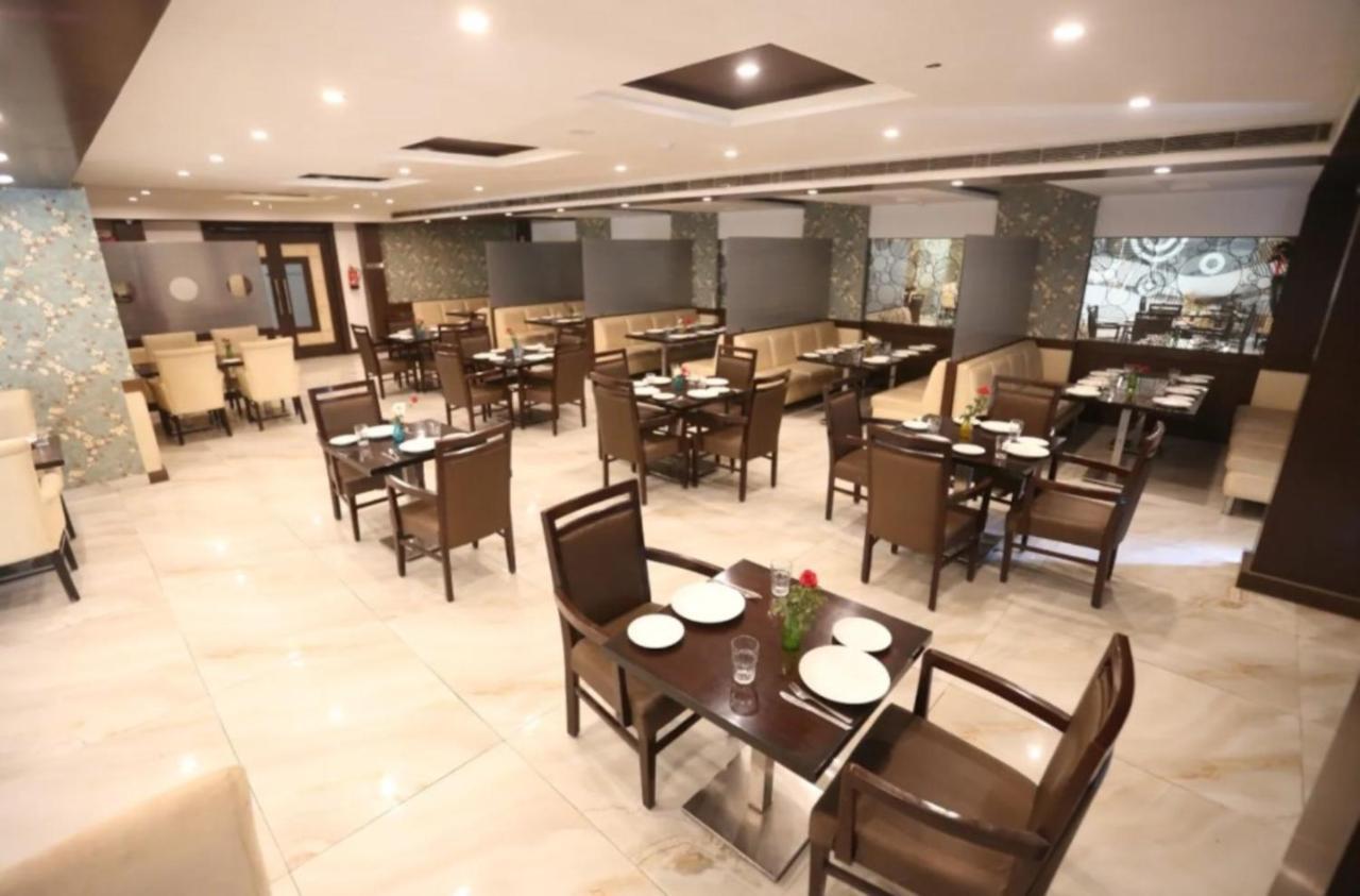 Hotel Krishna Palace, Ayodhya Экстерьер фото