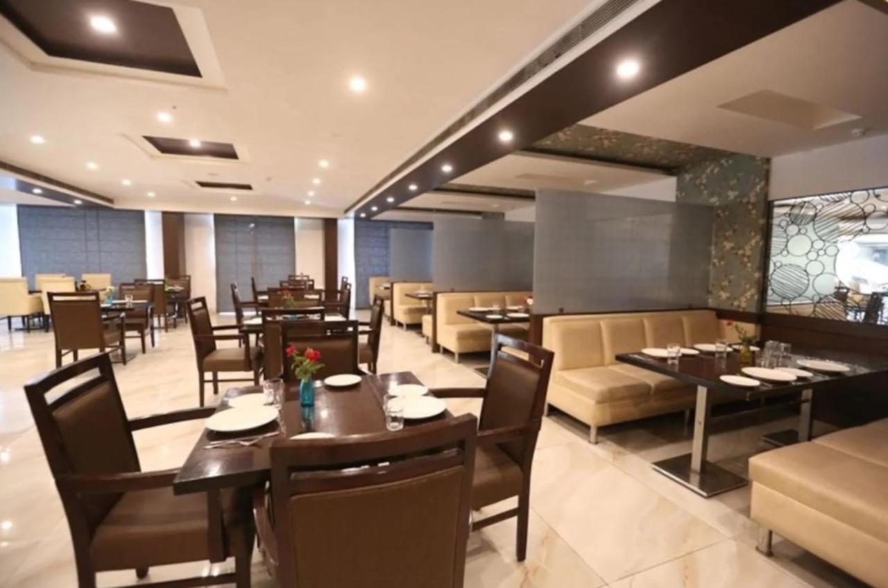 Hotel Krishna Palace, Ayodhya Экстерьер фото